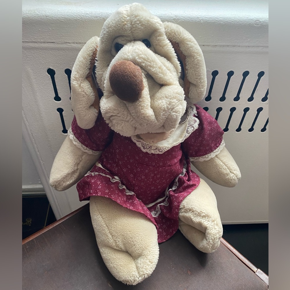 Wrinkles 80s Plush puppet w/ original dress vintage
